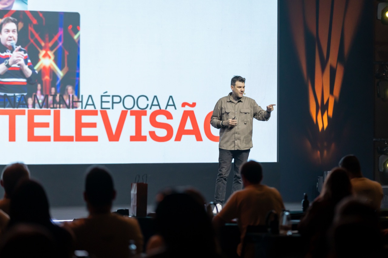 Plateia lotada em palestra do Gui Zanoni